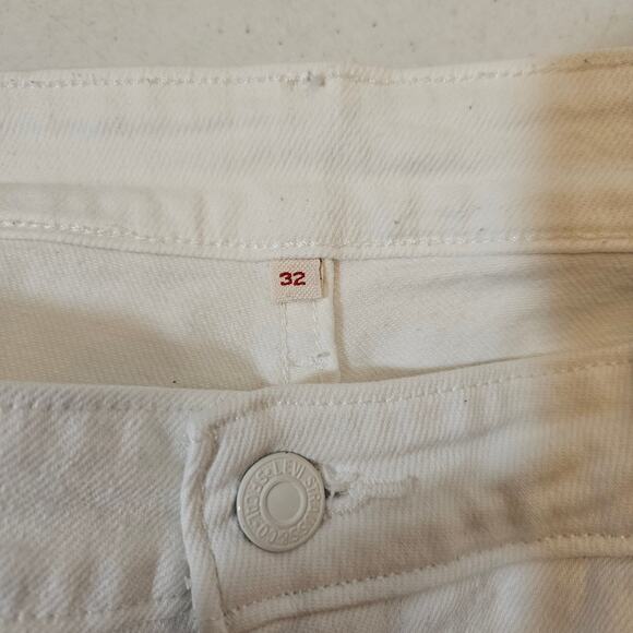 Levis ladies white denim cuffed hem shorts size 32 - Picture 5 of 7